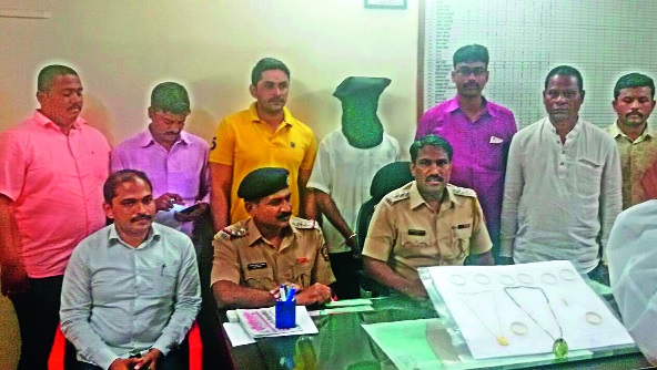 Gang jail in Satara | साताºयात चोºया करणारी टोळी गजाआड Gang jail in Satara | साताºयात चोºया करणारी टोळी गजाआड